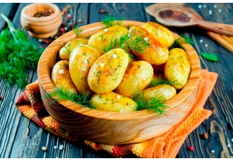 Печёный картофель с чесноком и зеленью  